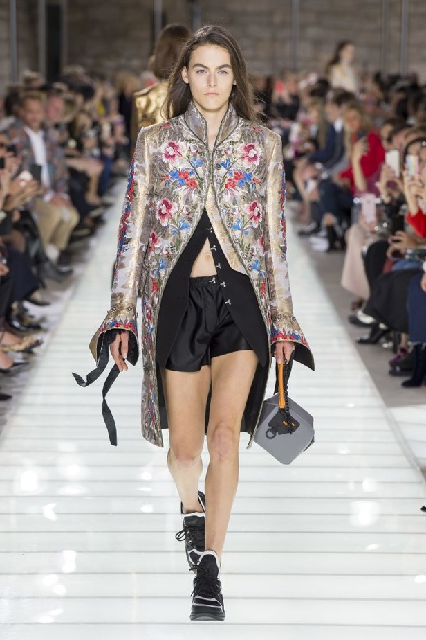 مجموعة لوي فيتون تختم أسبوع الموضة الباريسي