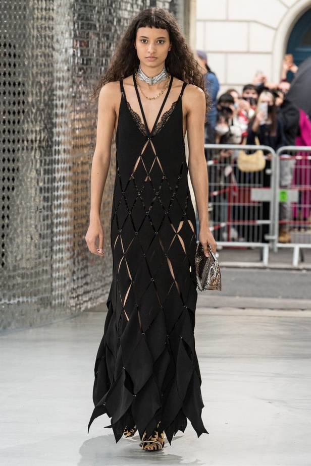 عرض ازياء Paco Rabanne من أسبوع الموضة في باريس لربيع وصيف 2021