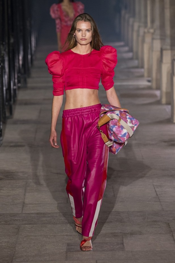 عرض أزياء ايزابيل ماران ISABEL MARANT لربيع وصيف 2021 خلال أسبوع الموضة في باريس