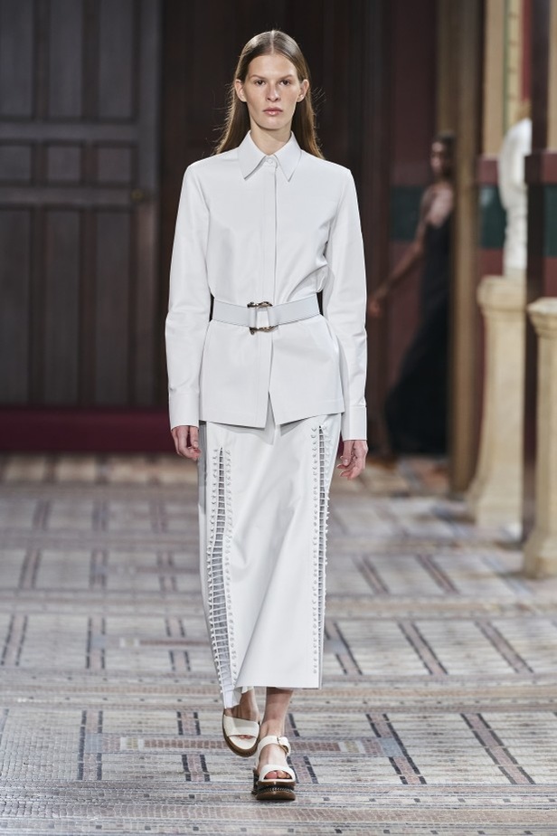 عرض ازياء مجموعة GABRIELA HEARST لربيع وصيف 2021 من أسبوع الموضة في باريس