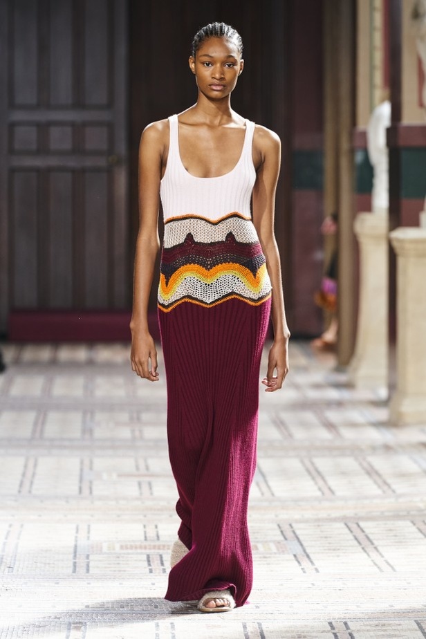 عرض ازياء مجموعة GABRIELA HEARST لربيع وصيف 2021 من أسبوع الموضة في باريس