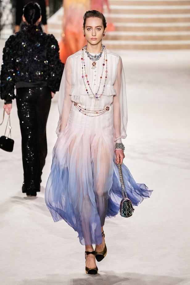 مجموعة شانيل Métiers d’Art 2020... تصاميم خالدة بلمسة عصريّة