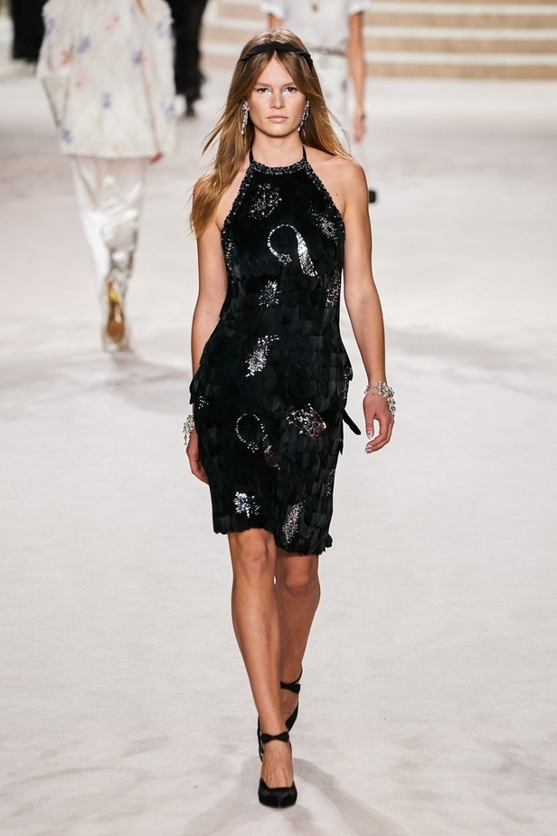 مجموعة شانيل Métiers d’Art 2020... تصاميم خالدة بلمسة عصريّة