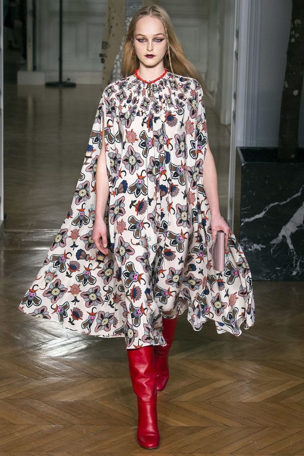 عرض أزياء Valentino لخريف وشتاء 2017!