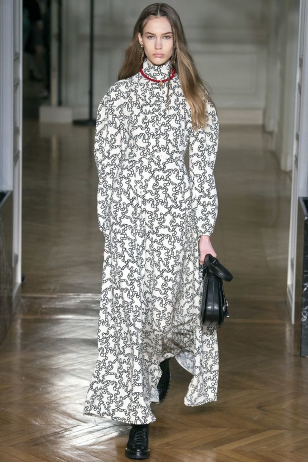 عرض أزياء Valentino لخريف وشتاء 2017!