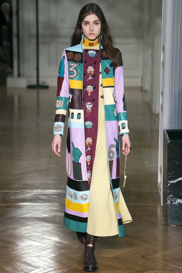 عرض أزياء Valentino لخريف وشتاء 2017!