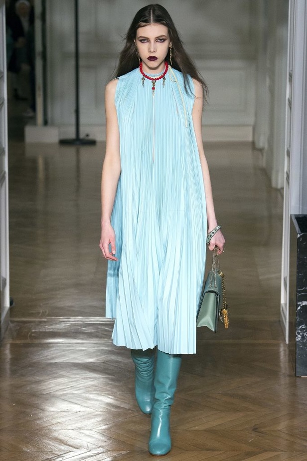 عرض أزياء Valentino لخريف وشتاء 2017!