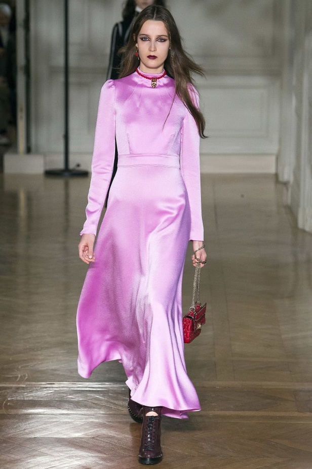 عرض أزياء Valentino لخريف وشتاء 2017!