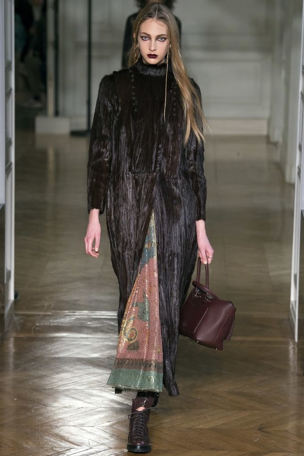 عرض أزياء Valentino لخريف وشتاء 2017!