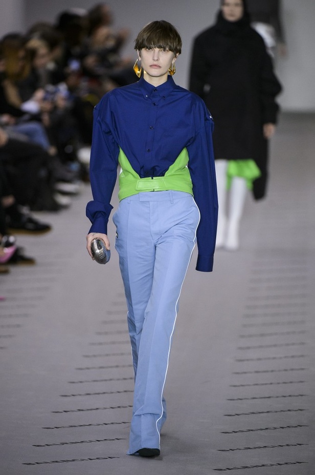 تصاميم مبتكرة من بالنسياغا لخريف وشتاء 2017