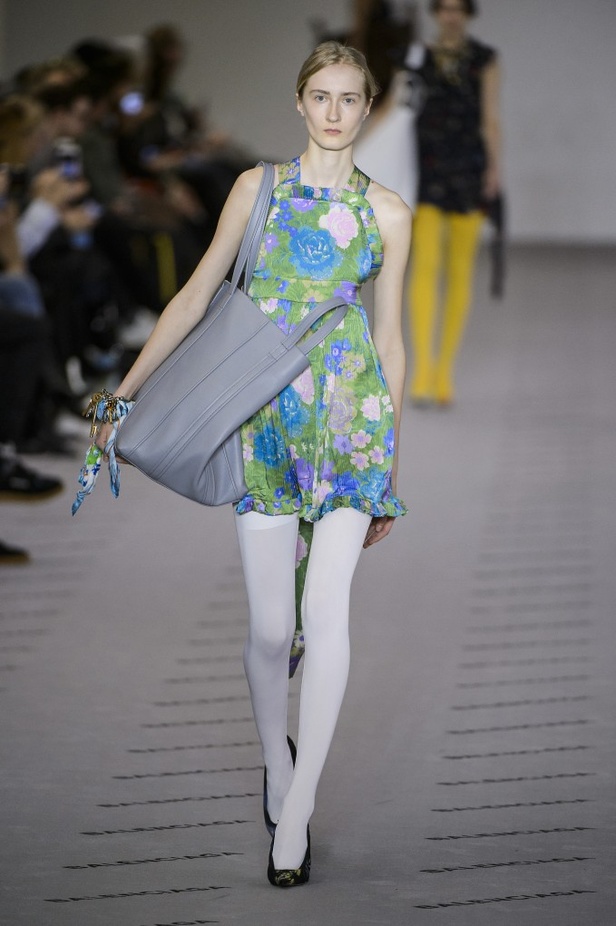 تصاميم مبتكرة من بالنسياغا لخريف وشتاء 2017