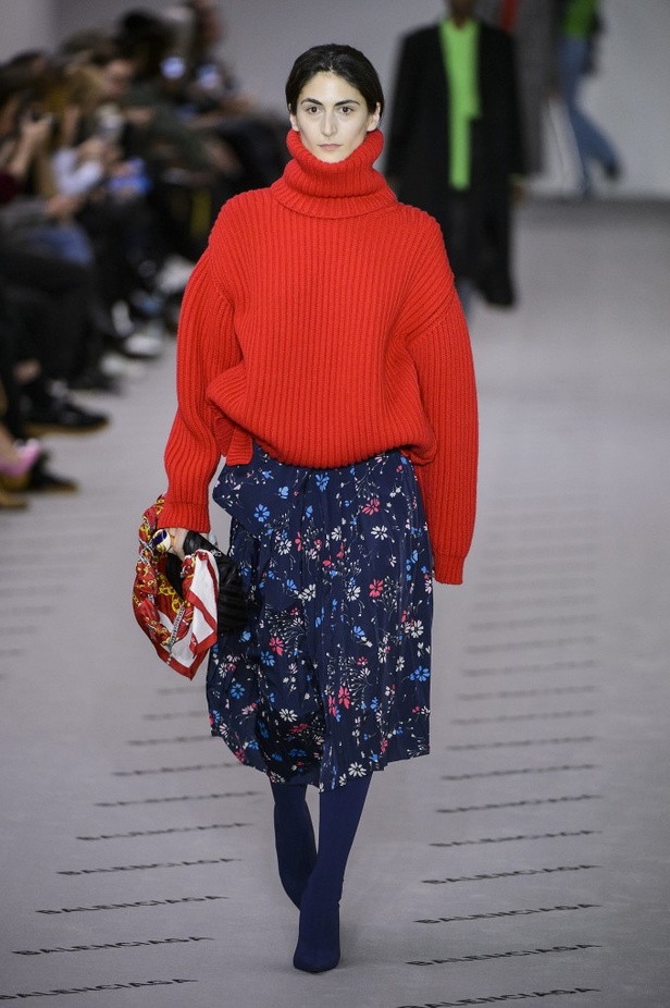 تصاميم مبتكرة من بالنسياغا لخريف وشتاء 2017