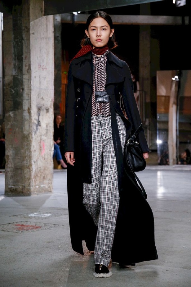 عرض ازياء جيامباتيستا فالي لموسم خريف وشتاء 2018