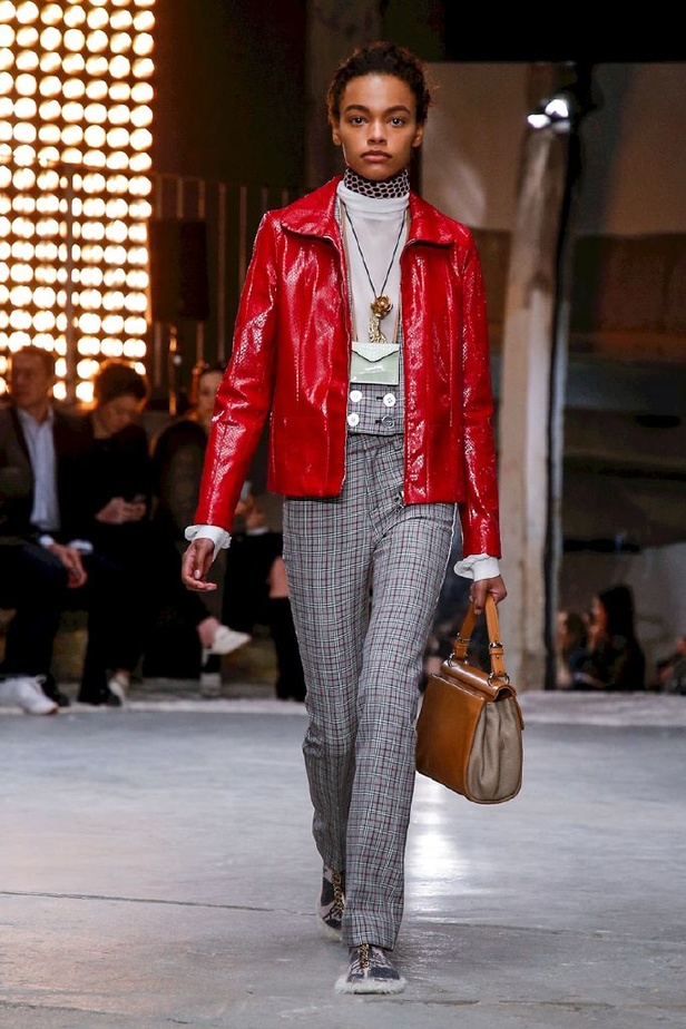 عرض ازياء جيامباتيستا فالي لموسم خريف وشتاء 2018