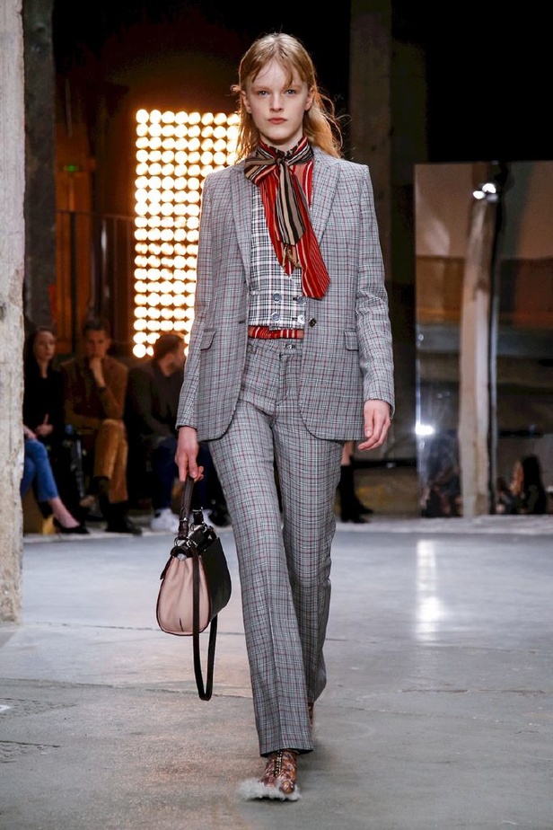 عرض ازياء جيامباتيستا فالي لموسم خريف وشتاء 2018