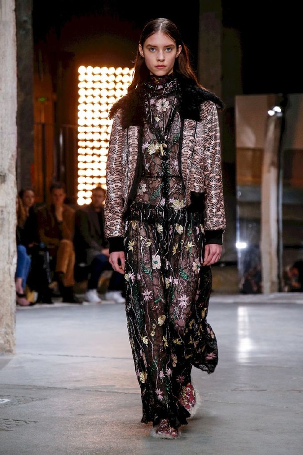 عرض ازياء جيامباتيستا فالي لموسم خريف وشتاء 2018