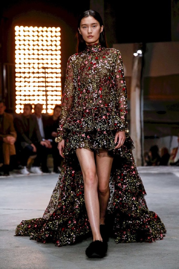 عرض ازياء جيامباتيستا فالي لموسم خريف وشتاء 2018