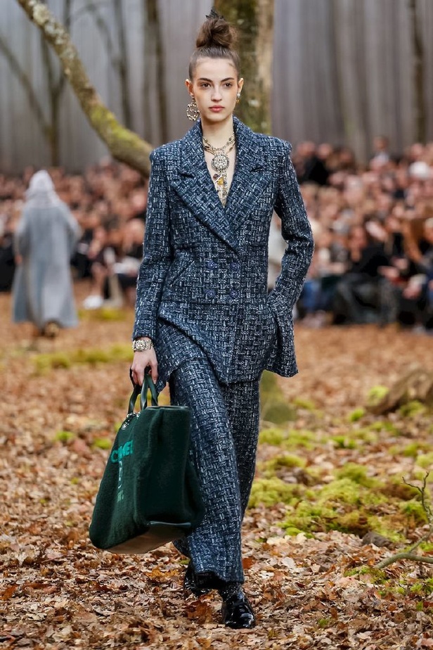 مجموعة شانيل لخريف 2018 تنقلنا الى أحضان الطبيعة الخلابة