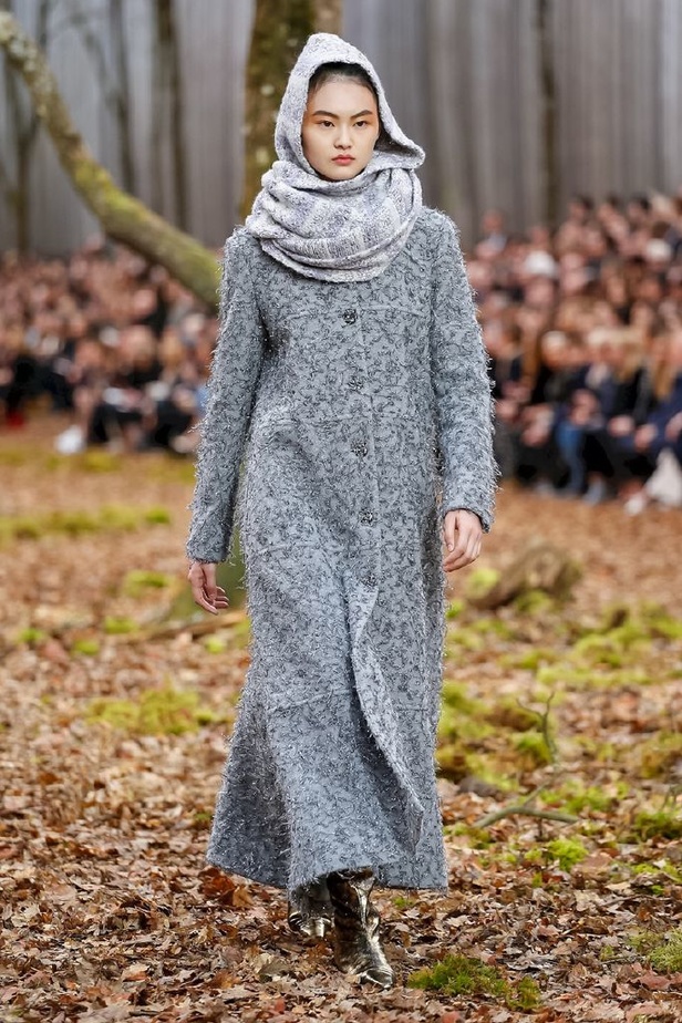 مجموعة شانيل لخريف 2018 تنقلنا الى أحضان الطبيعة الخلابة