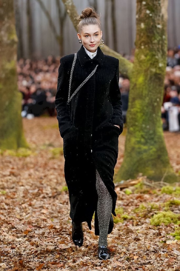 مجموعة شانيل لخريف 2018 تنقلنا الى أحضان الطبيعة الخلابة