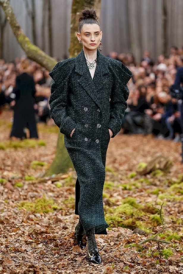 مجموعة شانيل لخريف 2018 تنقلنا الى أحضان الطبيعة الخلابة