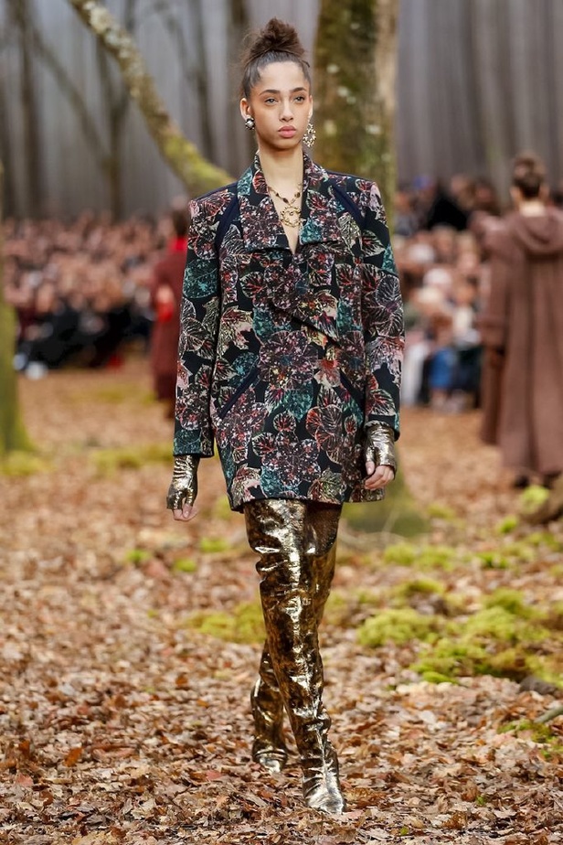 مجموعة شانيل لخريف 2018 تنقلنا الى أحضان الطبيعة الخلابة