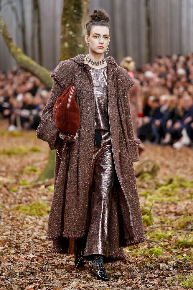 مجموعة شانيل لخريف 2018 تنقلنا الى أحضان الطبيعة الخلابة