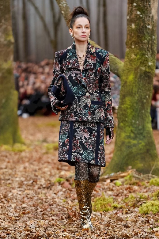 مجموعة شانيل لخريف 2018 تنقلنا الى أحضان الطبيعة الخلابة