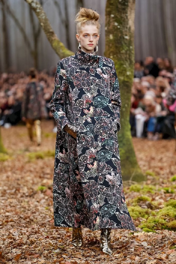 مجموعة شانيل لخريف 2018 تنقلنا الى أحضان الطبيعة الخلابة