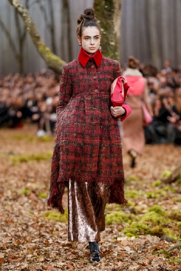 مجموعة شانيل لخريف 2018 تنقلنا الى أحضان الطبيعة الخلابة