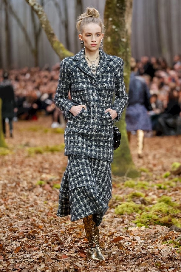 مجموعة شانيل لخريف 2018 تنقلنا الى أحضان الطبيعة الخلابة