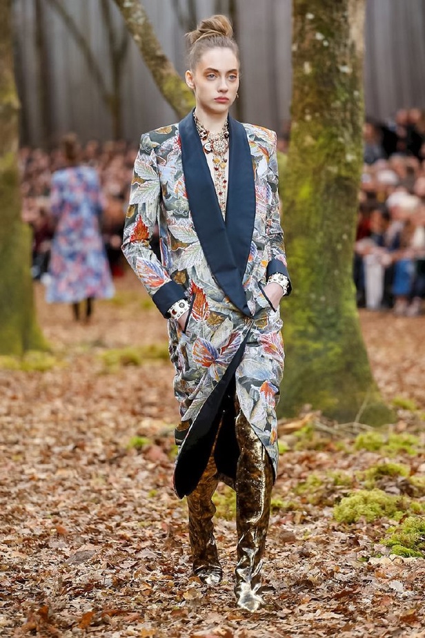 مجموعة شانيل لخريف 2018 تنقلنا الى أحضان الطبيعة الخلابة