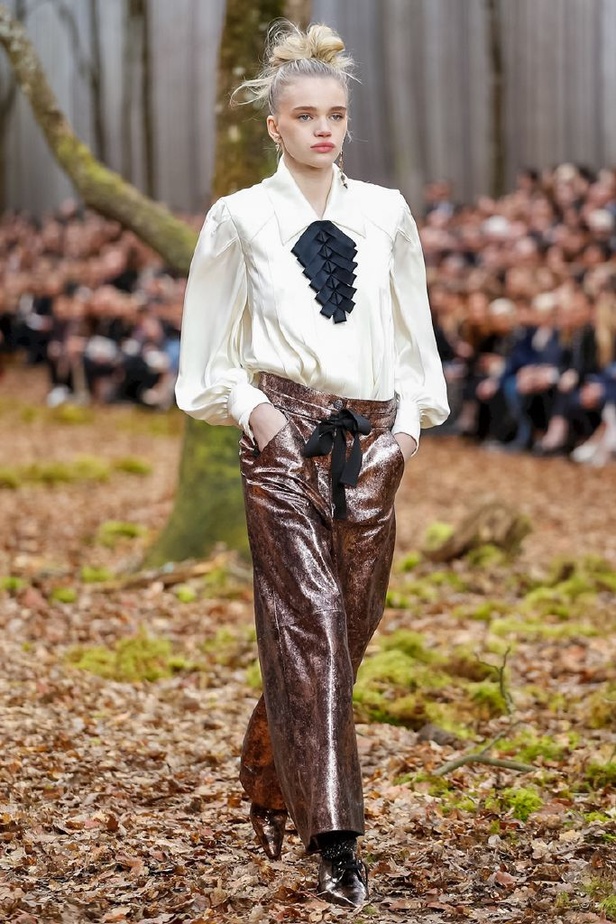 مجموعة شانيل لخريف 2018 تنقلنا الى أحضان الطبيعة الخلابة