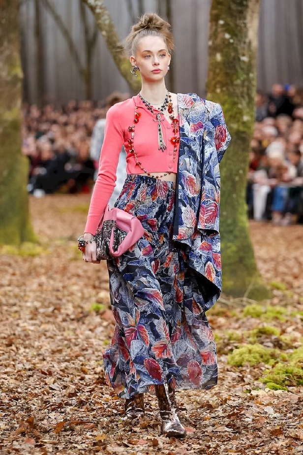 مجموعة شانيل لخريف 2018 تنقلنا الى أحضان الطبيعة الخلابة