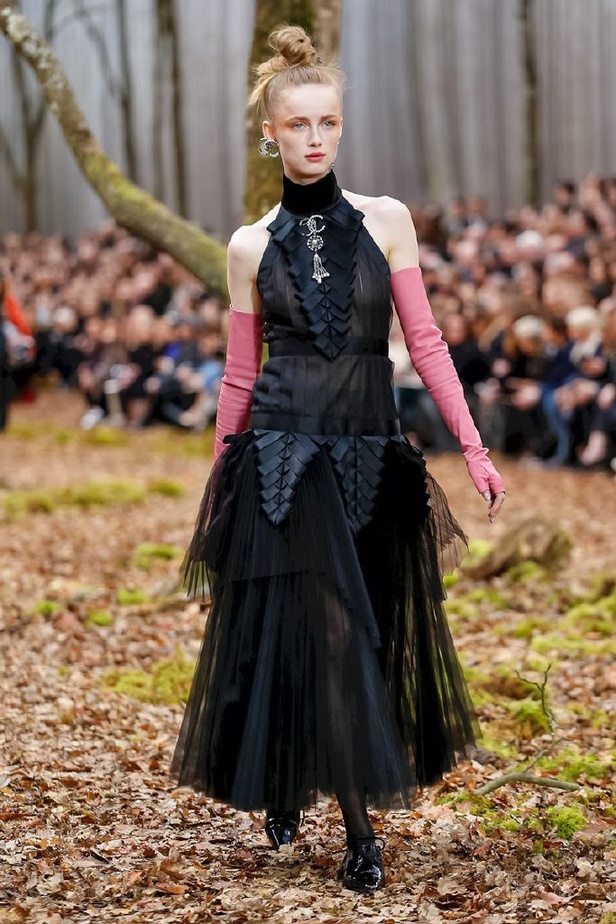 مجموعة شانيل لخريف 2018 تنقلنا الى أحضان الطبيعة الخلابة