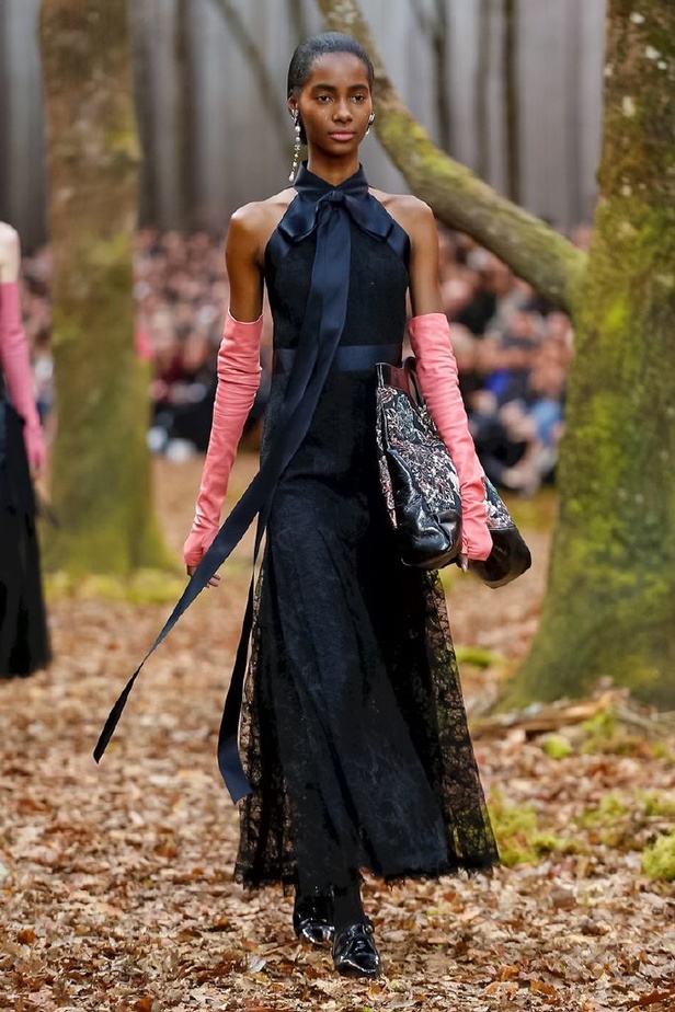 مجموعة شانيل لخريف 2018 تنقلنا الى أحضان الطبيعة الخلابة