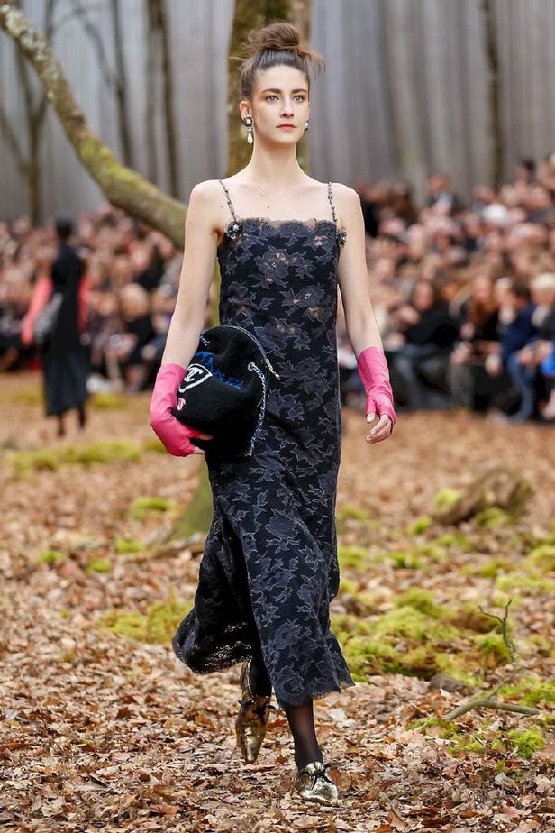 مجموعة شانيل لخريف 2018 تنقلنا الى أحضان الطبيعة الخلابة