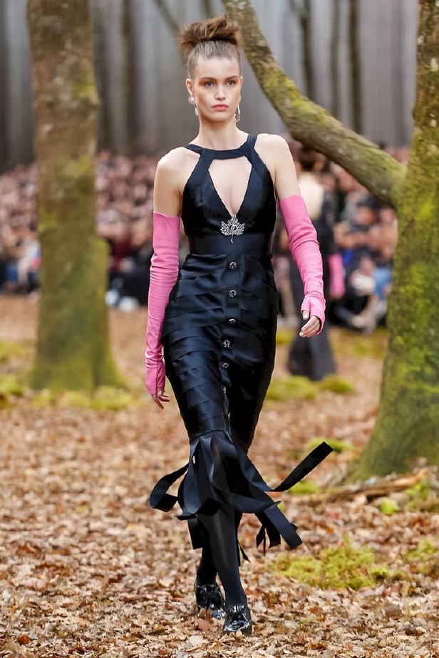 مجموعة شانيل لخريف 2018 تنقلنا الى أحضان الطبيعة الخلابة