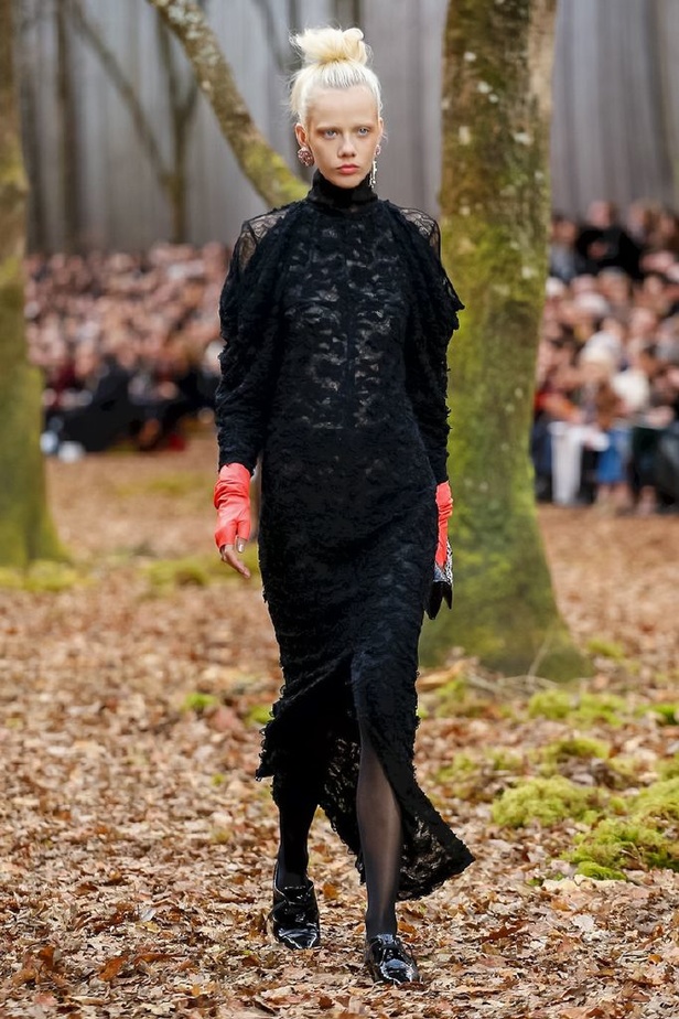 مجموعة شانيل لخريف 2018 تنقلنا الى أحضان الطبيعة الخلابة