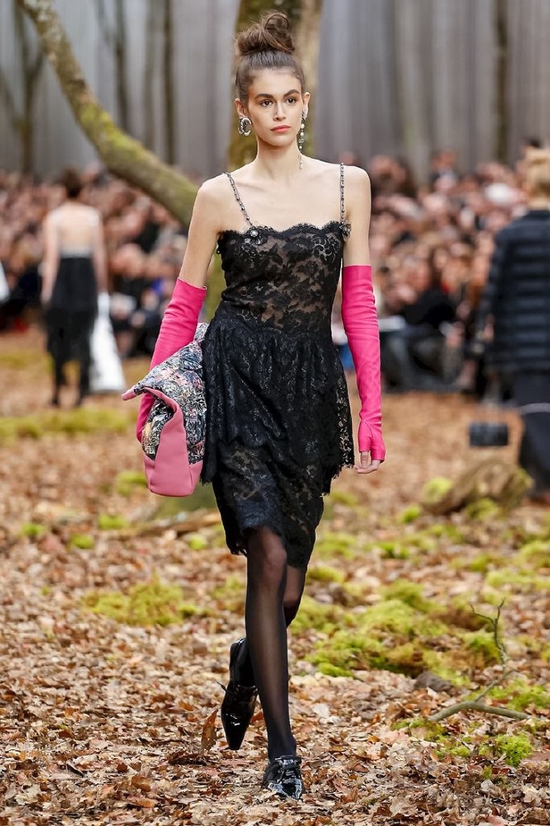 مجموعة شانيل لخريف 2018 تنقلنا الى أحضان الطبيعة الخلابة