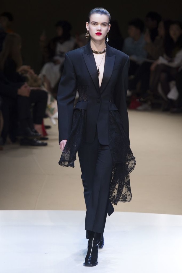 مجموعة Alexander McQueen لخريف و شتاء 2018