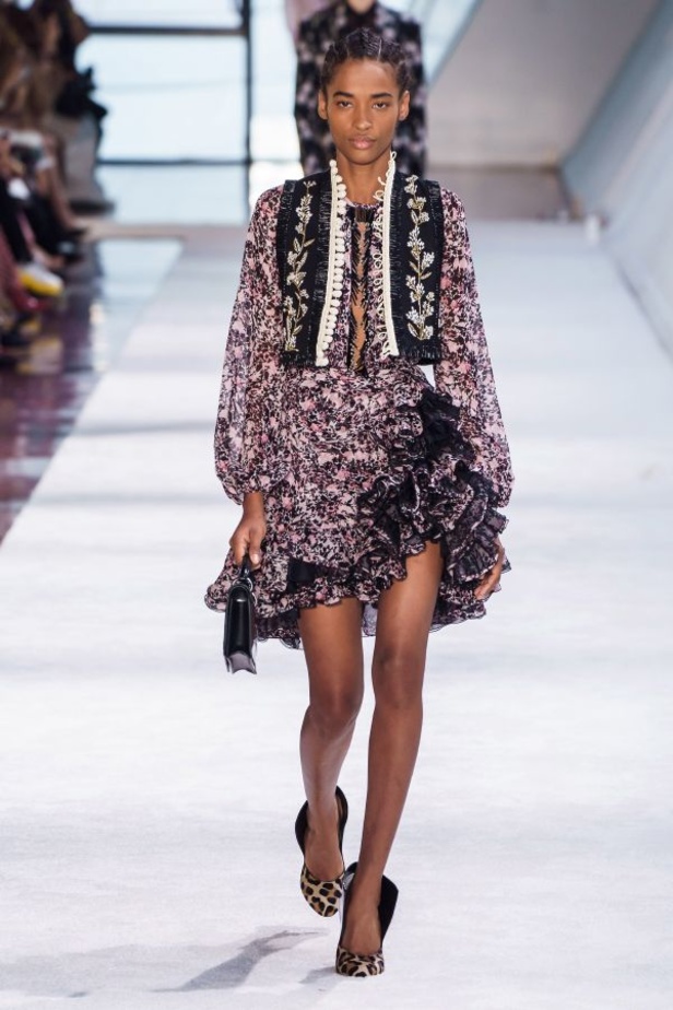 مجموعة Giambattista Valli للألبسة الجاهزة لخريف 2019