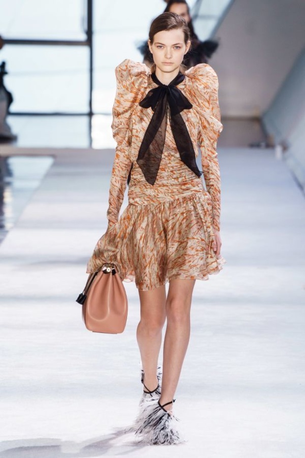 مجموعة Giambattista Valli للألبسة الجاهزة لخريف 2019