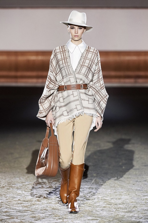 عرض ازياء مجموعة Elisabetta Franchi لخريف وشتاء 2021 من اسبوع الموضة في ميلانو