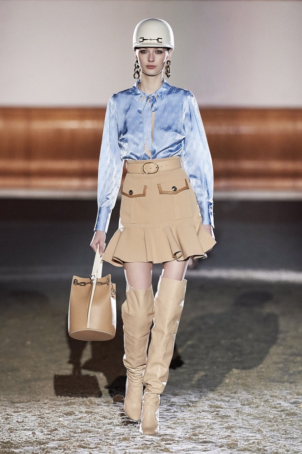 عرض ازياء مجموعة Elisabetta Franchi لخريف وشتاء 2021 من اسبوع الموضة في ميلانو