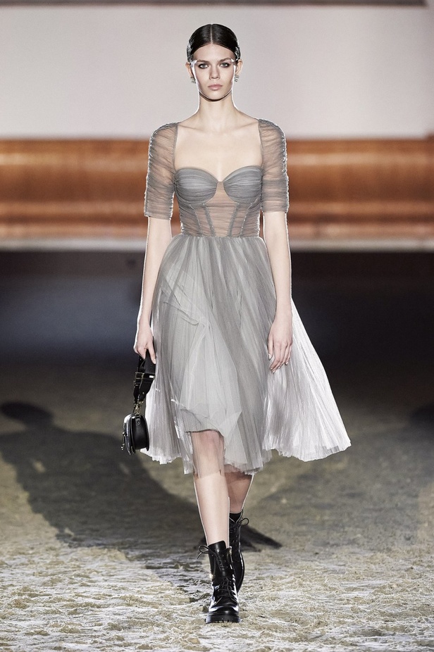 عرض ازياء مجموعة Elisabetta Franchi لخريف وشتاء 2021 من اسبوع الموضة في ميلانو