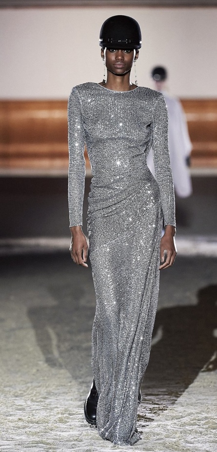 عرض ازياء مجموعة Elisabetta Franchi لخريف وشتاء 2021 من اسبوع الموضة في ميلانو