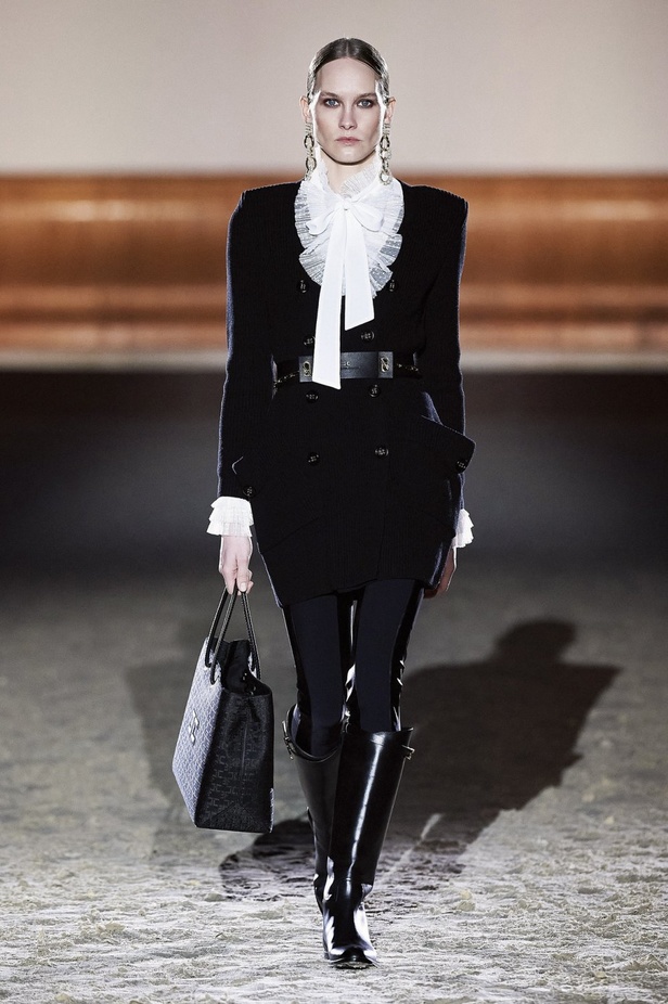 عرض ازياء مجموعة Elisabetta Franchi لخريف وشتاء 2021 من اسبوع الموضة في ميلانو