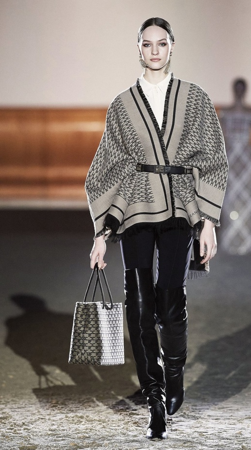 عرض ازياء مجموعة Elisabetta Franchi لخريف وشتاء 2021 من اسبوع الموضة في ميلانو