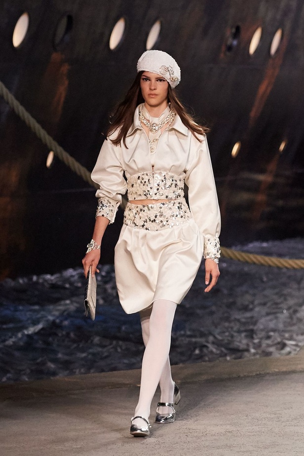 كارل لاغرفلد ينقلنا إلى علم البحارة في مجموعة شانيل كروز 2019